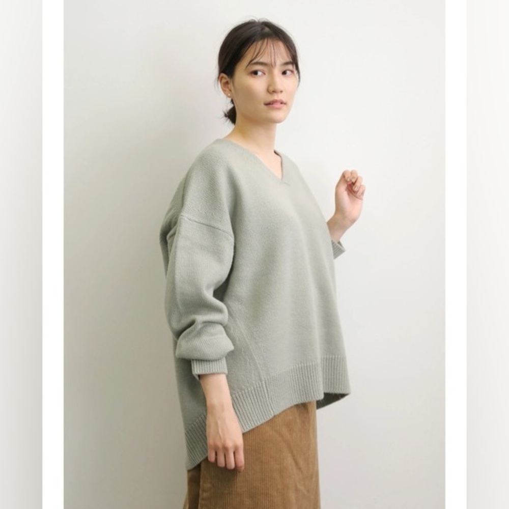 Aritzia Wilfred Free Hush Knit V-Neck Sweater